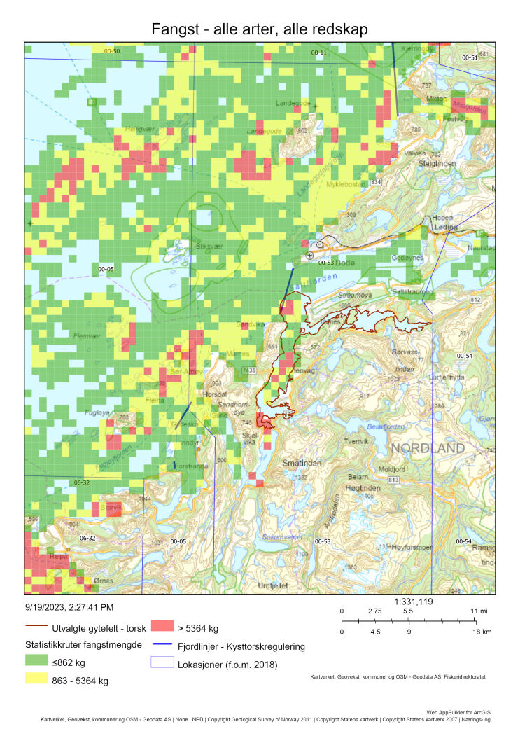 Figur 51 : Oversiktskart fiskeriaktivitet (AIS koblet med sluttseddeldata) i lokasjon 0-53 som inkluderer gytefeltet Nordfjorden-Beiarkjeften (markert med mørkerøde linjer). Total fangst av alle arter i perioden 2018-2021 vises i rutenett farget etter en trafikklysmodell (rød > gul > grønn).